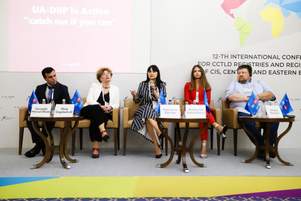 Дискуссия с участием Екатерины Калиничевой на TLDCON-2019 в Вильнюсе